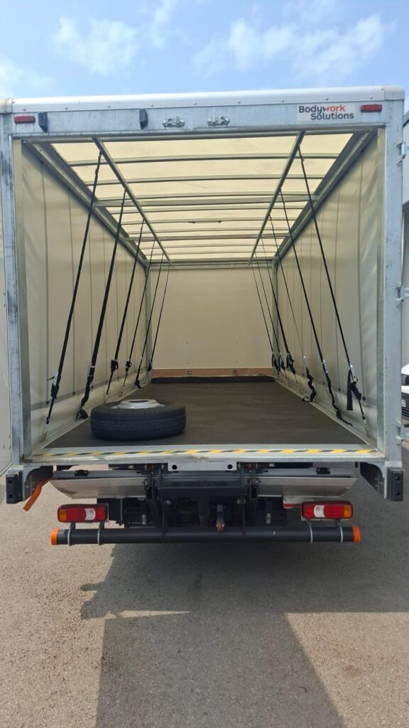 Iveco Daily 72C18H Curtain-Sider & Tail-Lift