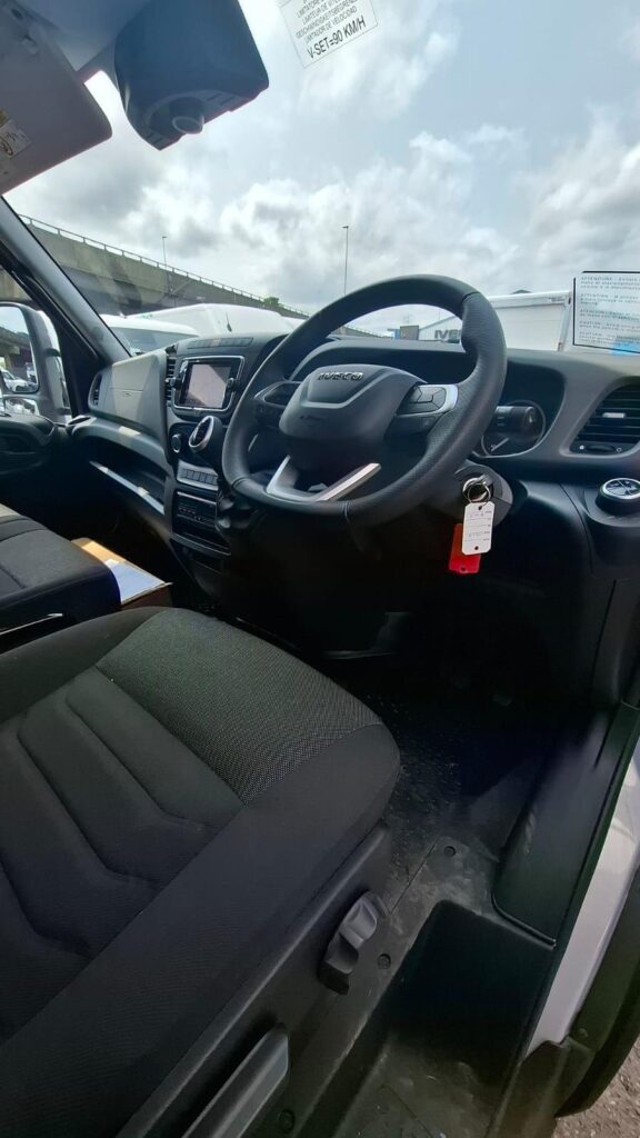 Iveco Daily 72C18H Curtain-Sider & Tail-Lift