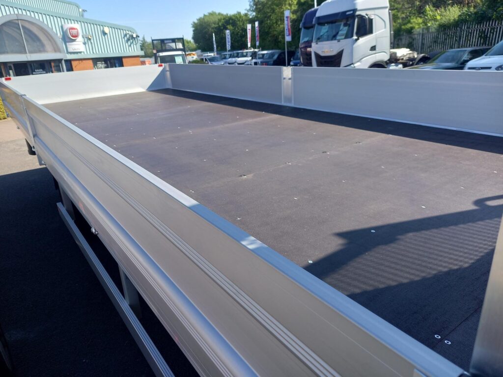 Iveco Daily MY24 70c18 180hp Brit Tipp Dropside