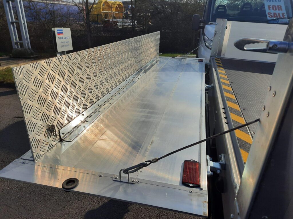 Iveco Daily 70C18 180HP 6.1 MTR DROPSIDE