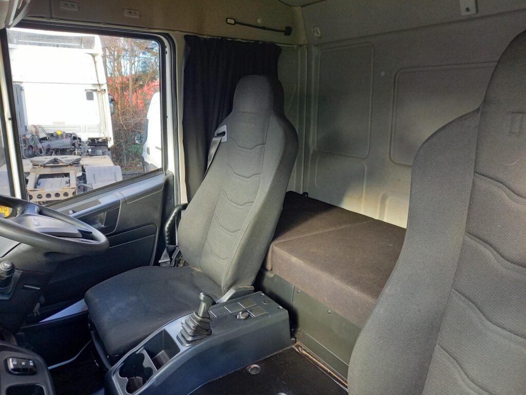 Iveco Eurocargo ML18E25 250HP 28FT BOX & TAILLIFT