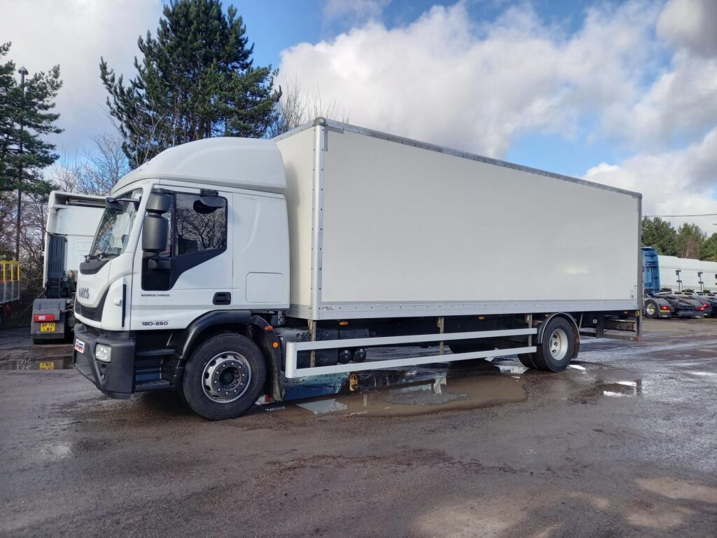 Iveco Eurocargo ML18E25 250HP 28FT BOX & TAILLIFT