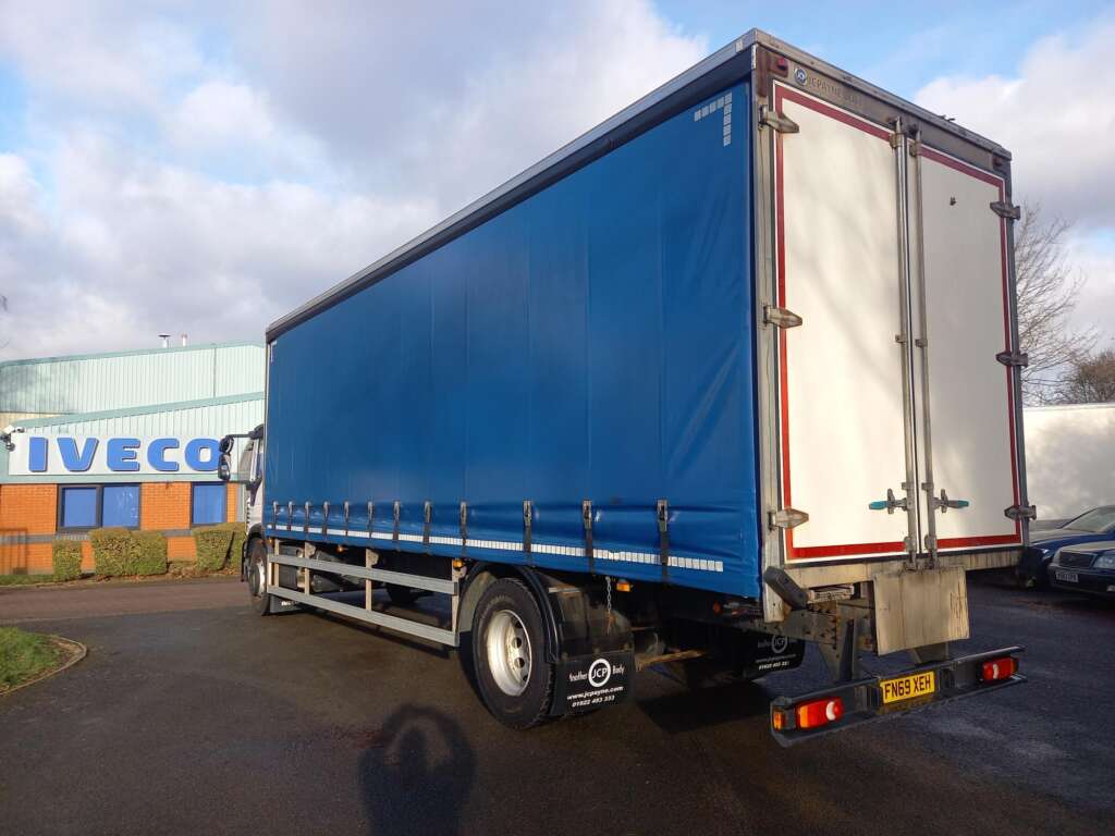 IVECO EUROCARGO ML18E25 250HP 26FT CURTAINSIDE