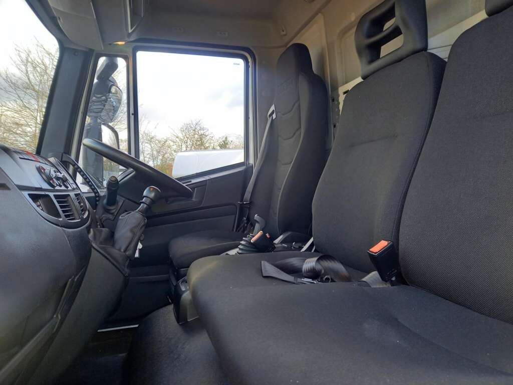 IVECO EUROCARGO ML18E25 250HP 26FT CURTAINSIDE