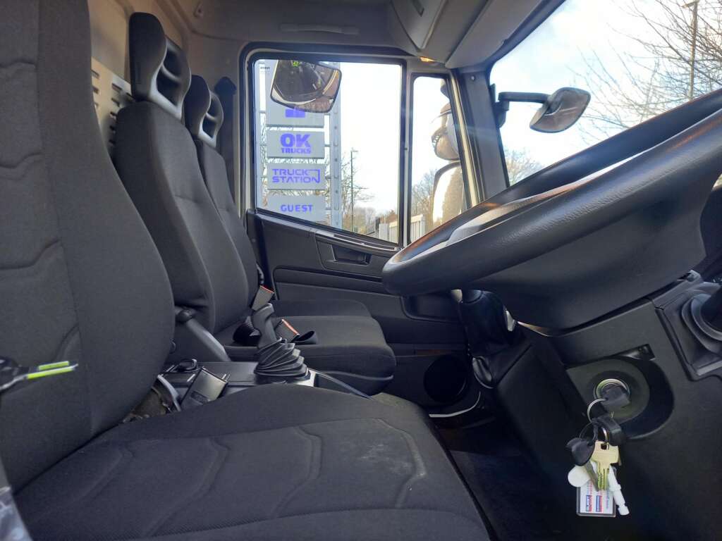 IVECO EUROCARGO ML18E25 250HP 26FT CURTAINSIDE