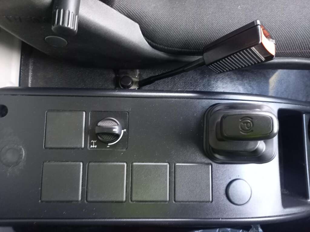 IVECO EUROCARGO ML18E25 250HP 26FT CURTAINSIDE