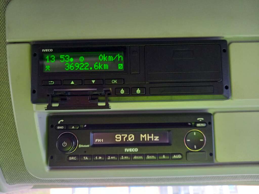 IVECO EUROCARGO ML18E25 250HP 26FT CURTAINSIDE