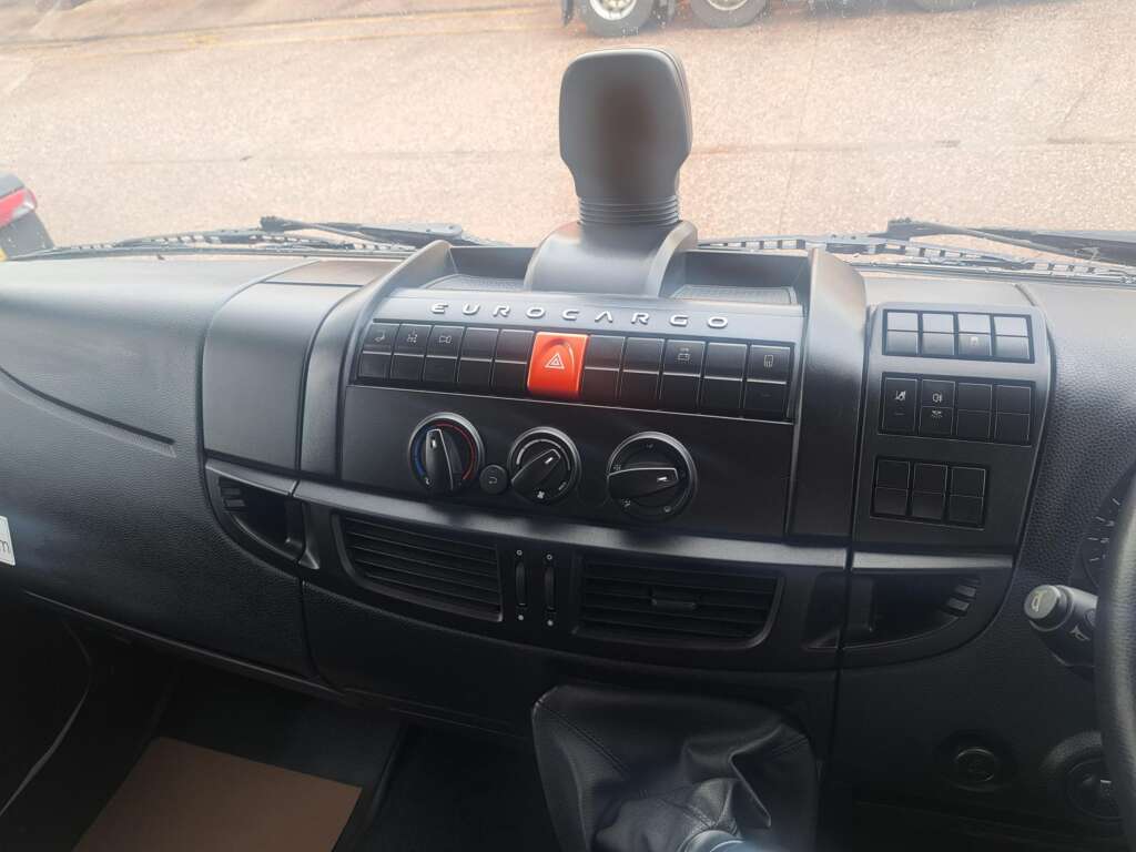 IVECO EUROCARGO ML18E25 250HP 26FT CURTAINSIDE