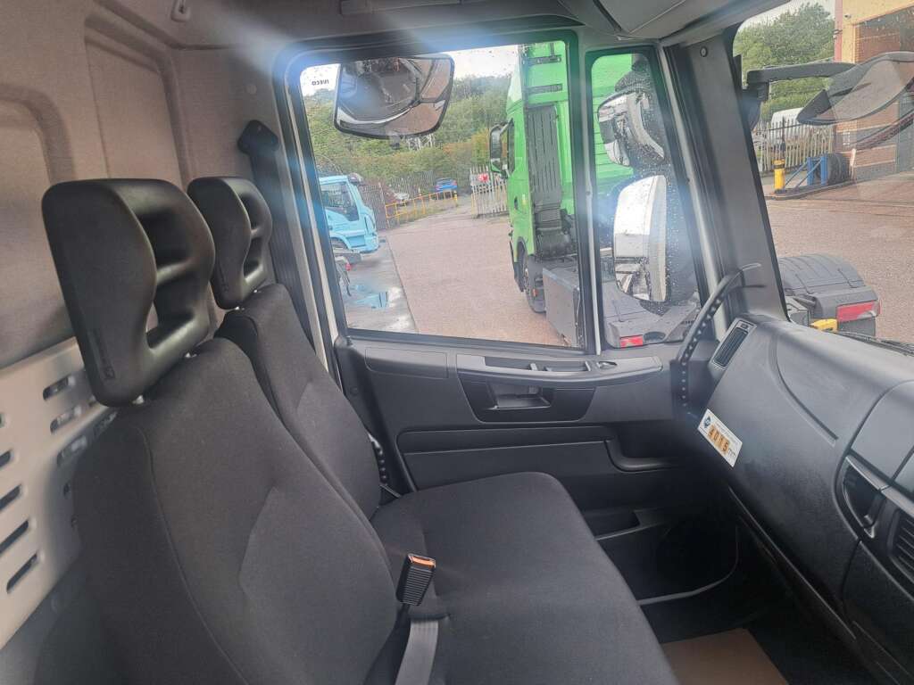 IVECO EUROCARGO ML18E25 250HP 26FT CURTAINSIDE
