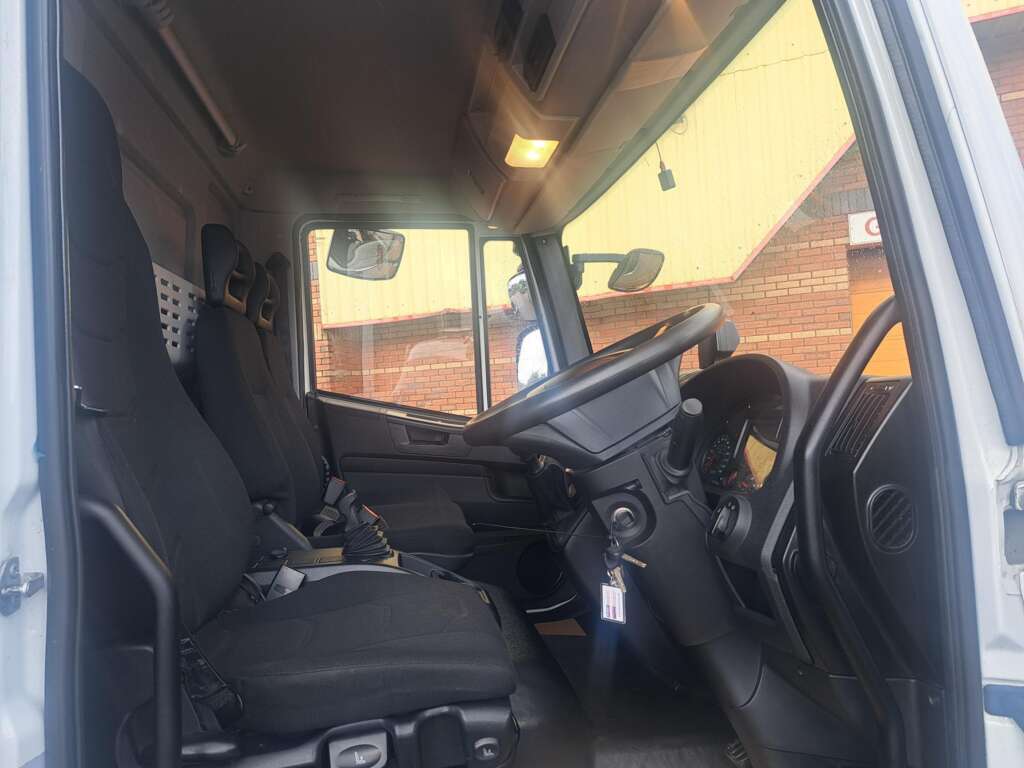 IVECO EUROCARGO ML18E25 250HP 26FT CURTAINSIDE
