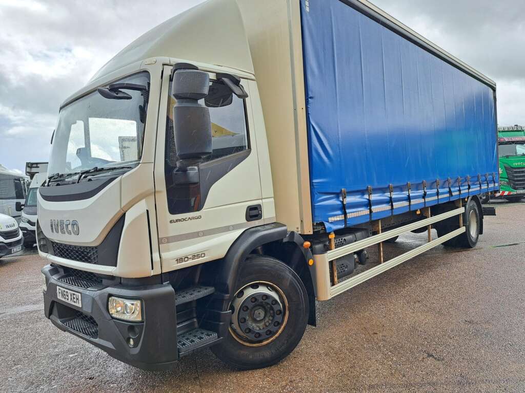IVECO EUROCARGO ML18E25 250HP 26FT CURTAINSIDE