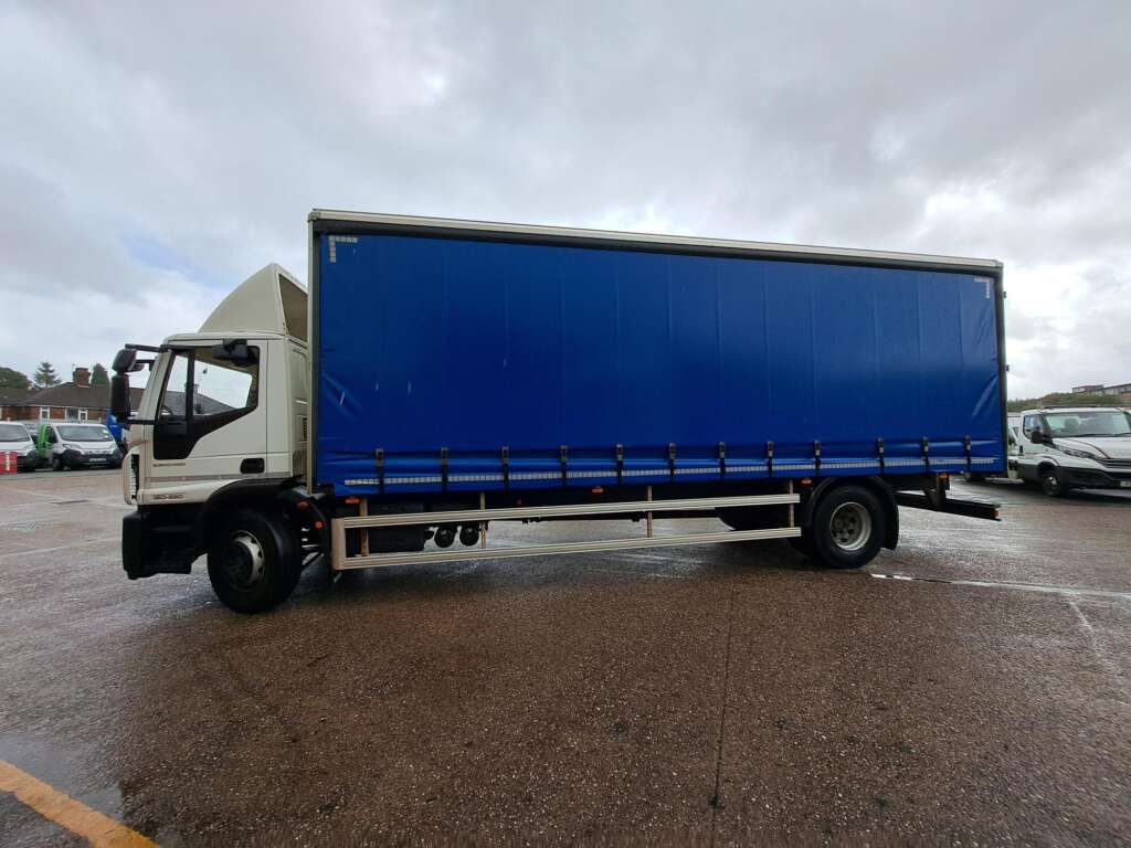 IVECO EUROCARGO ML18E25 250HP 26FT CURTAINSIDE