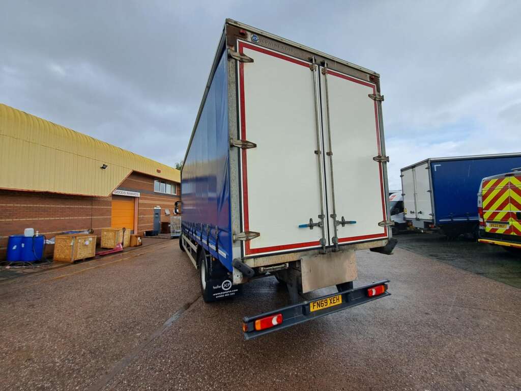 IVECO EUROCARGO ML18E25 250HP 26FT CURTAINSIDE