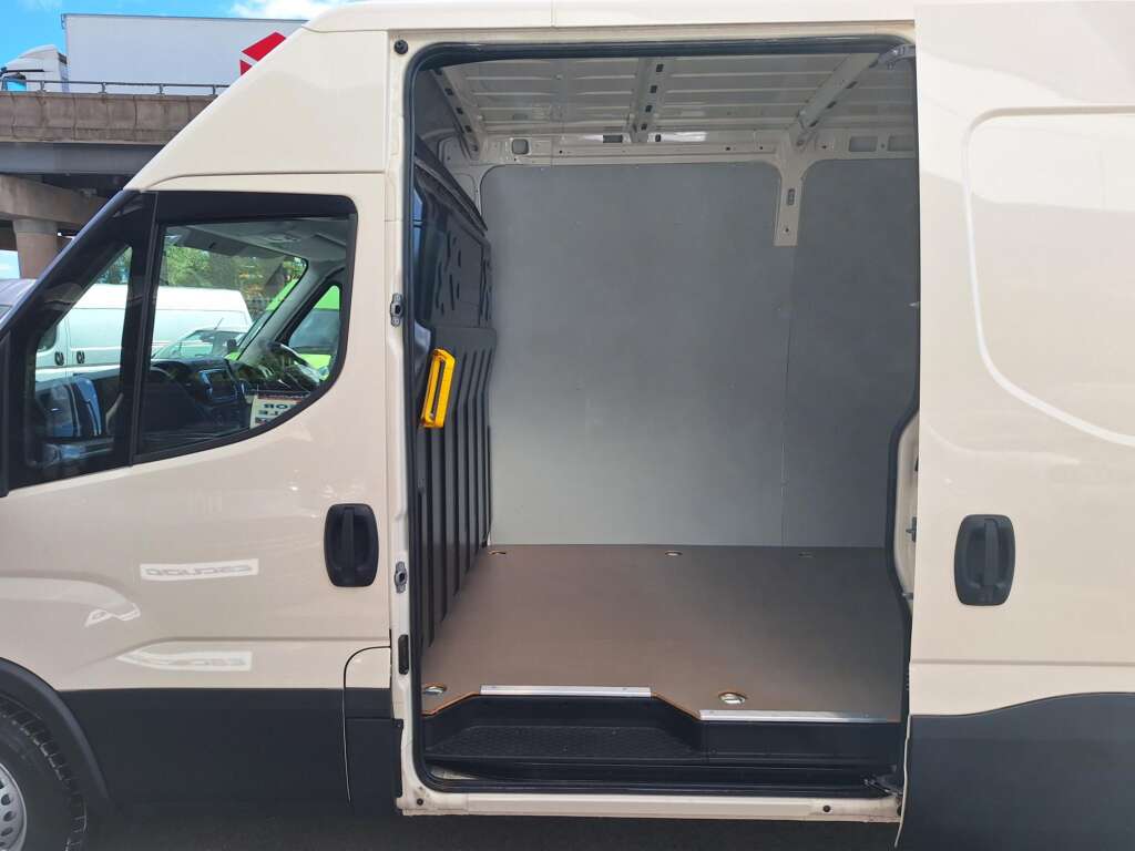 Iveco Daily MY22 35S14V 10cum Van