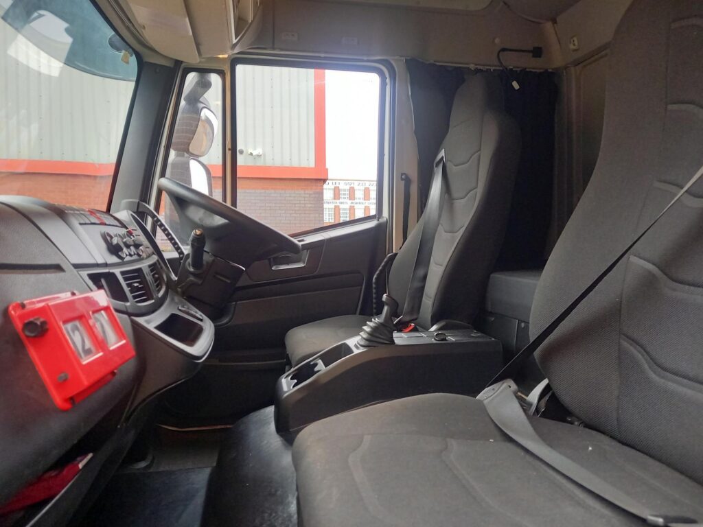 Iveco Eurocargo ML18E25 250HP 28FT CURTAINSIDE & TAILLIFT