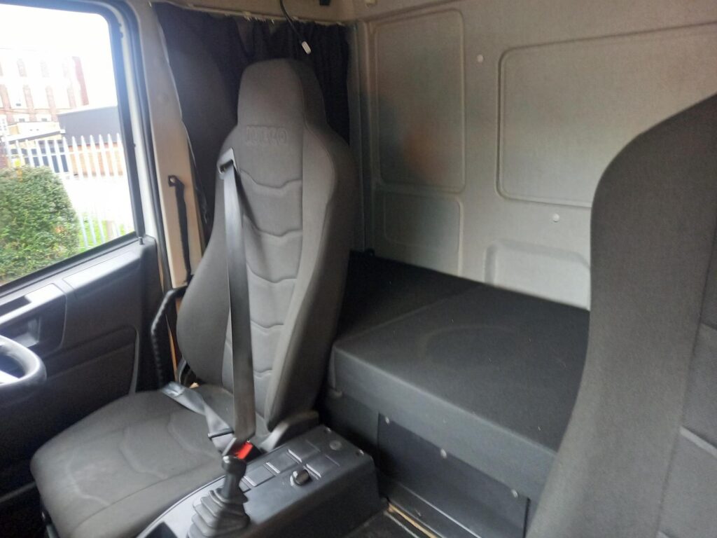 Iveco Eurocargo ML18E25 250HP 28FT CURTAINSIDE & TAILLIFT