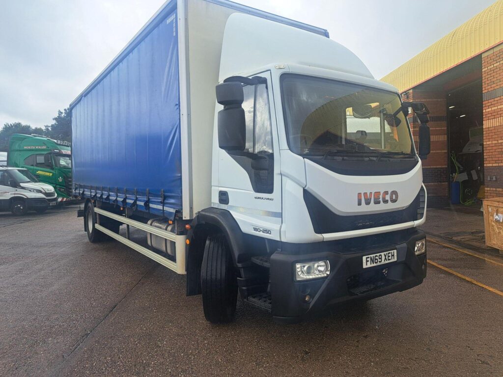 Iveco Daily ML18E25 26FT CURTAINSIDE