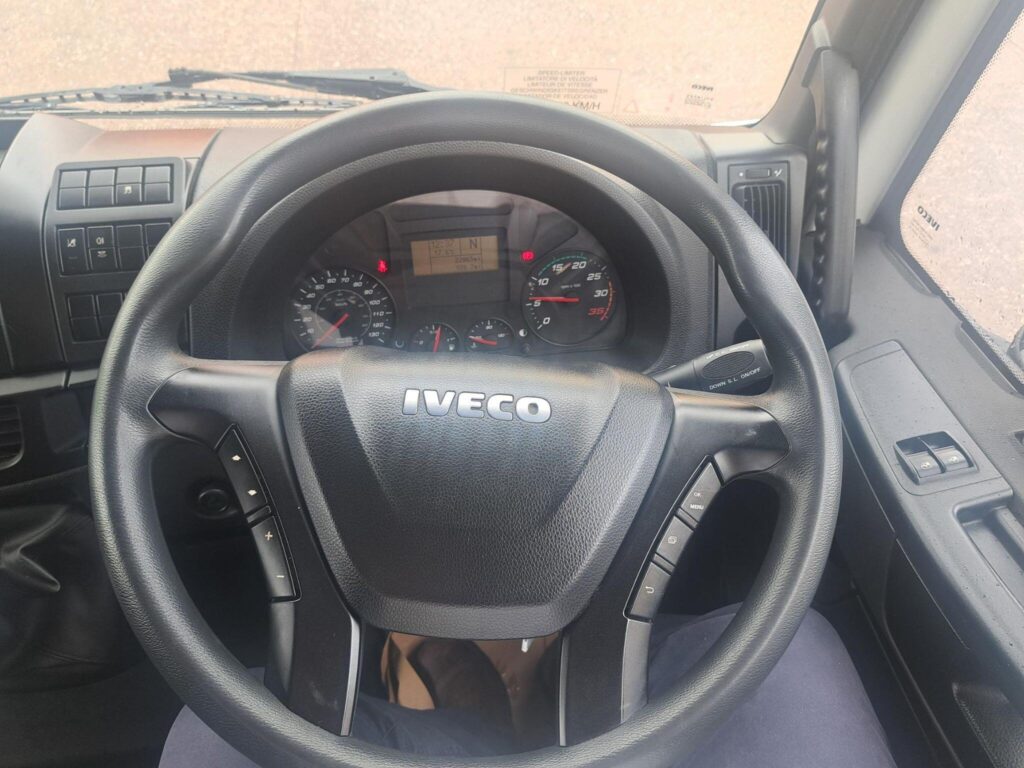 Iveco Daily ML18E25 26FT CURTAINSIDE