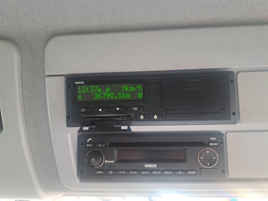 Iveco Daily ML18E25 26FT CURTAINSIDE