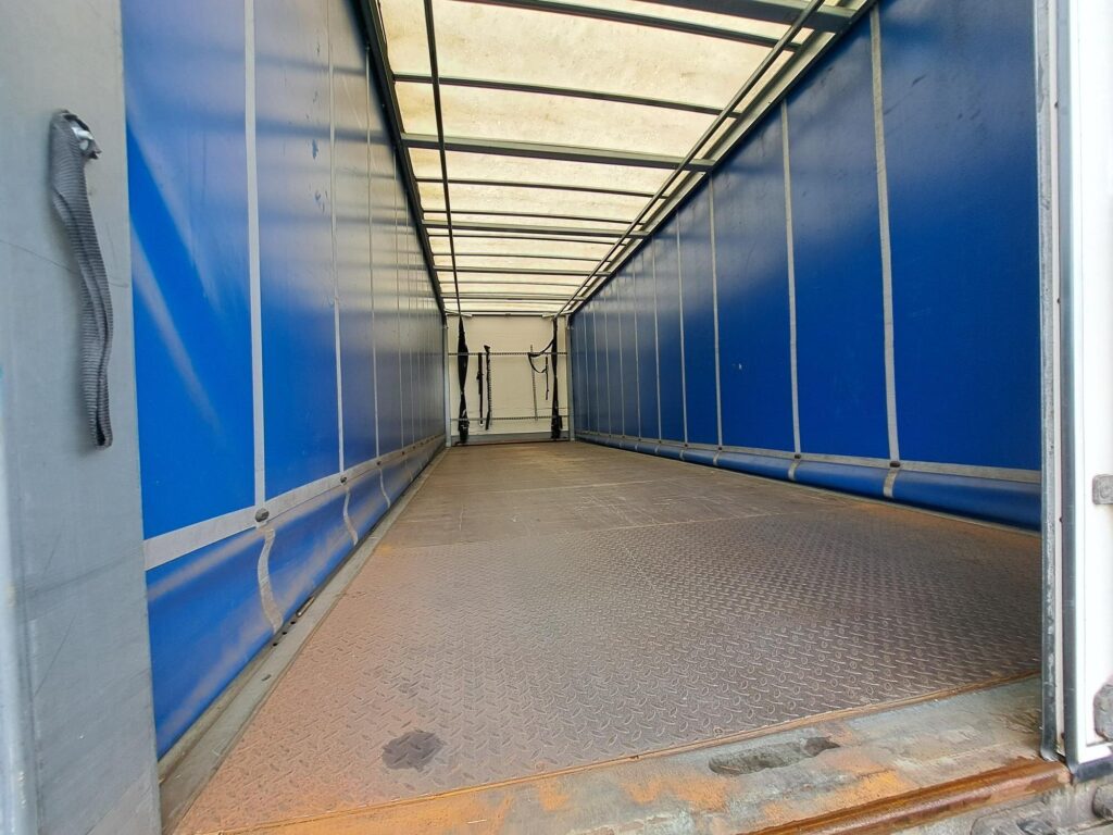 Iveco Daily ML18E25 26FT CURTAINSIDE