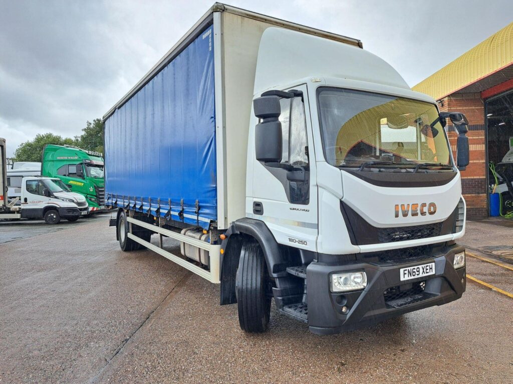 Iveco Daily ML18E25 26FT CURTAINSIDE