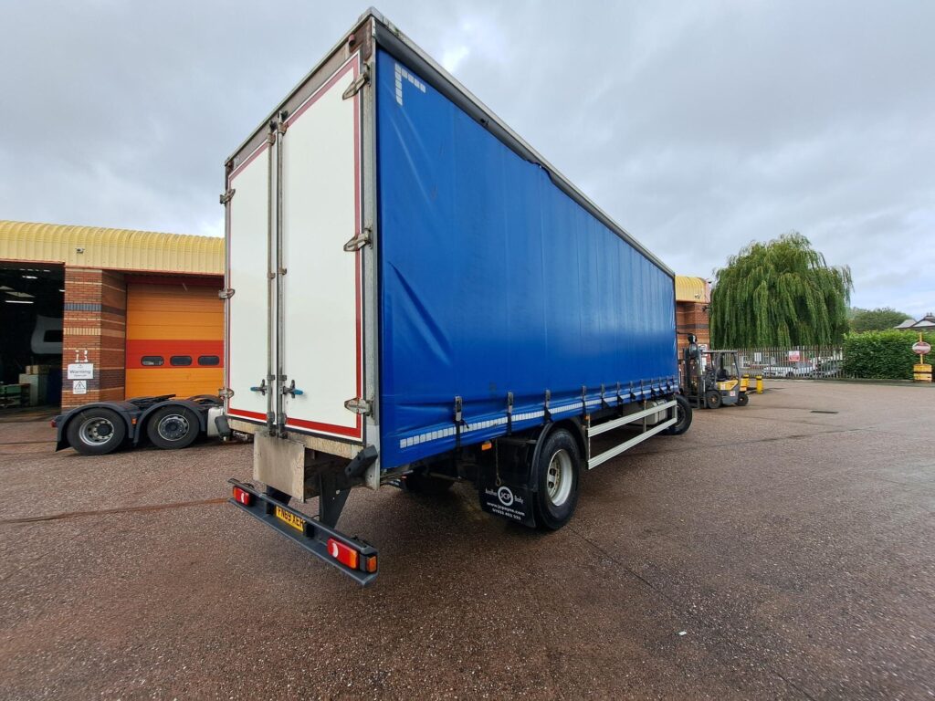 Iveco Daily ML18E25 26FT CURTAINSIDE