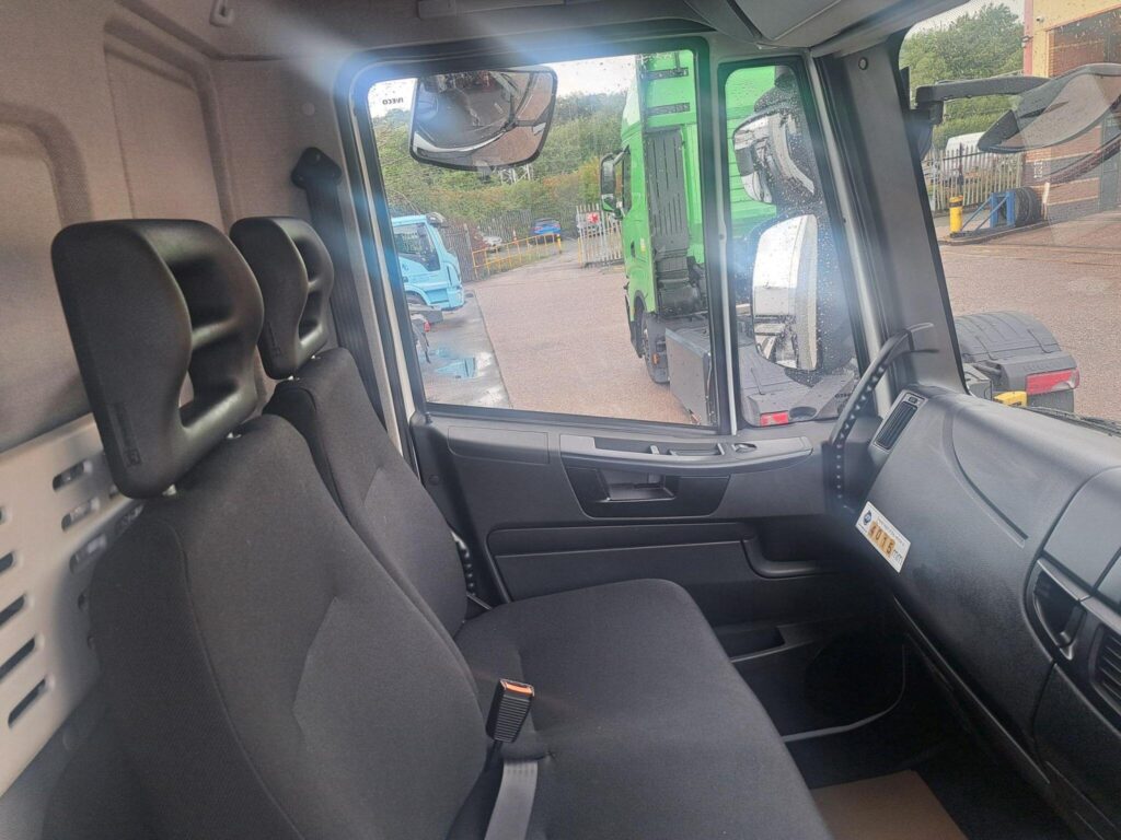 Iveco Daily ML18E25 26FT CURTAINSIDE