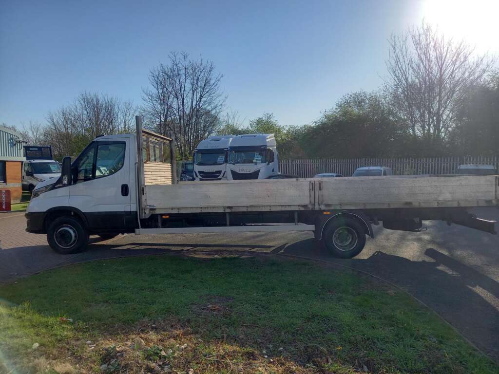IVECO DAILY 70C18 180HP 6.1 MTR DROPSIDE