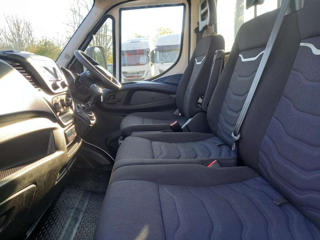 IVECO DAILY 70C18 180HP 6.1 MTR DROPSIDE