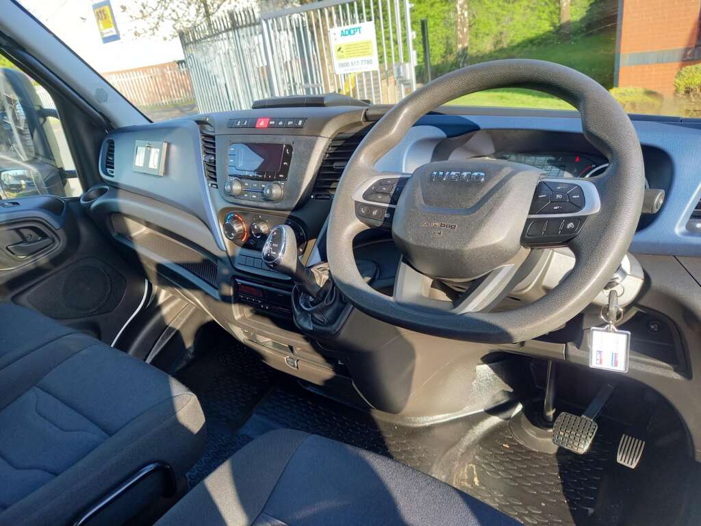 IVECO DAILY 70C18 180HP 6.1 MTR DROPSIDE