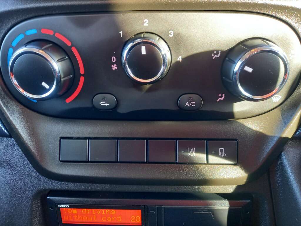 IVECO DAILY 70C18 180HP 6.1 MTR DROPSIDE