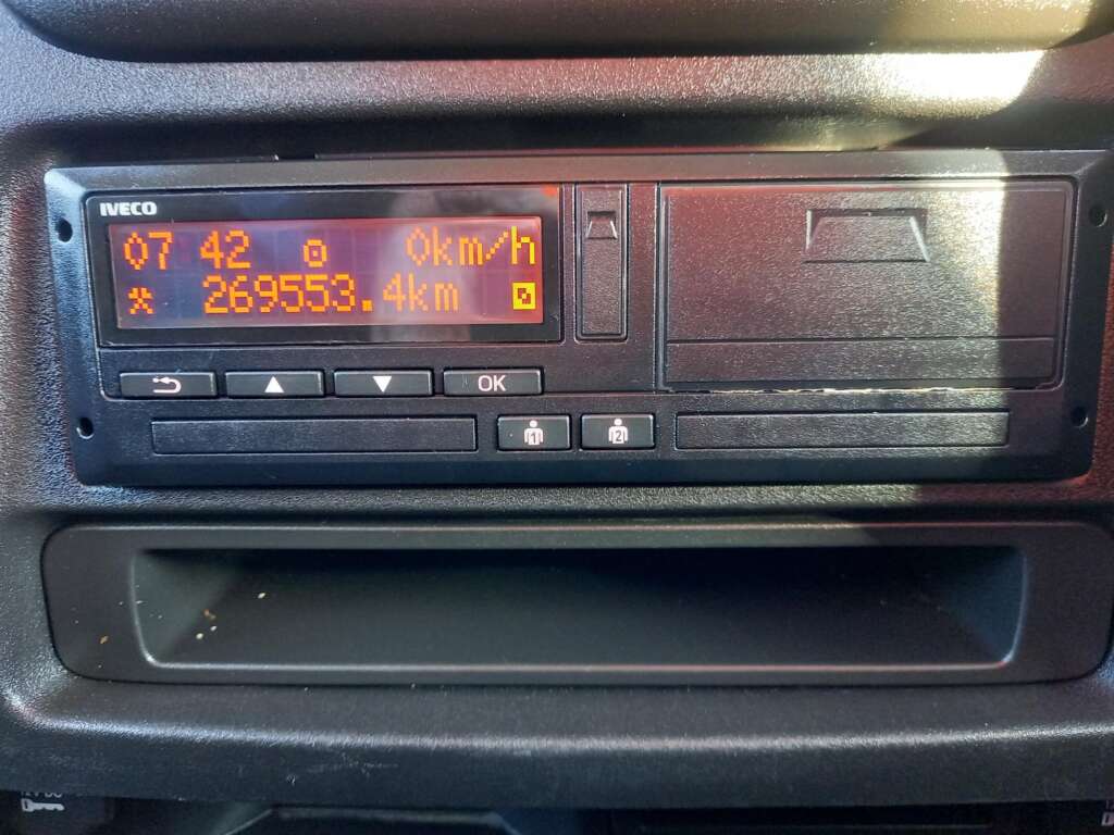 IVECO DAILY 70C18 180HP 6.1 MTR DROPSIDE