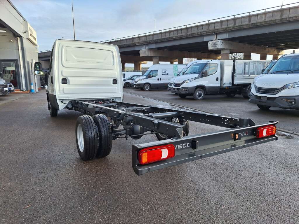 Iveco Daily 2.3D HPI 14V 35C 4100 LWB Euro 6 (s/s) 2dr (DRW)