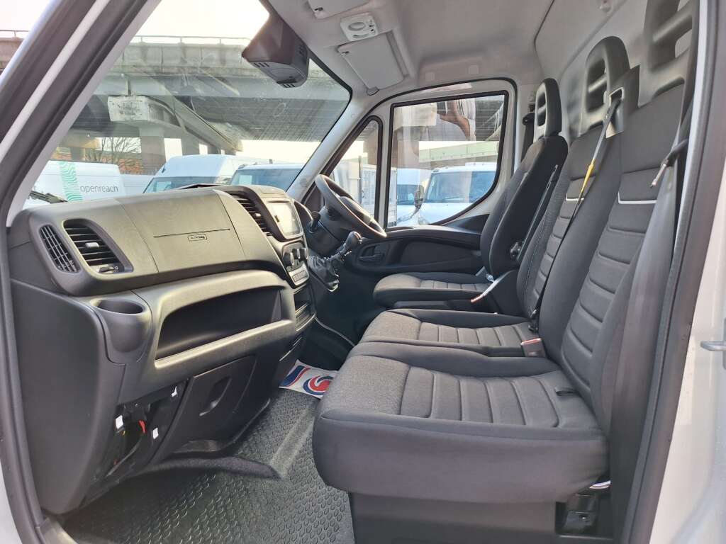 Iveco Daily 2.3D HPI 14V 35C 4100 LWB Euro 6 (s/s) 2dr (DRW)