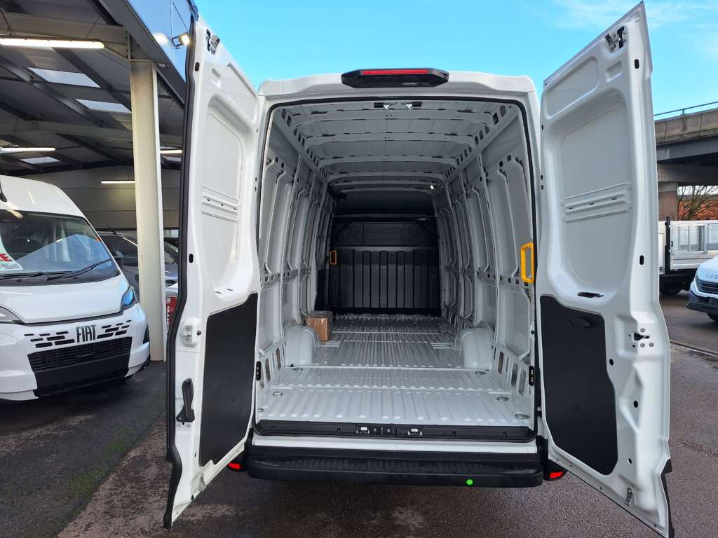 Iveco Daily 2.3D HPI 14V 35S 4100 LWB H2 Euro 6 (s/s) 5dr