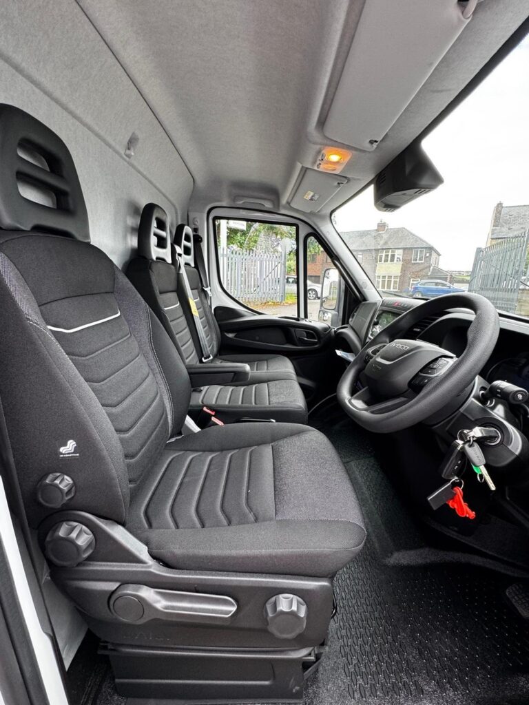 Iveco Daily 72C18 Box Tail Lift