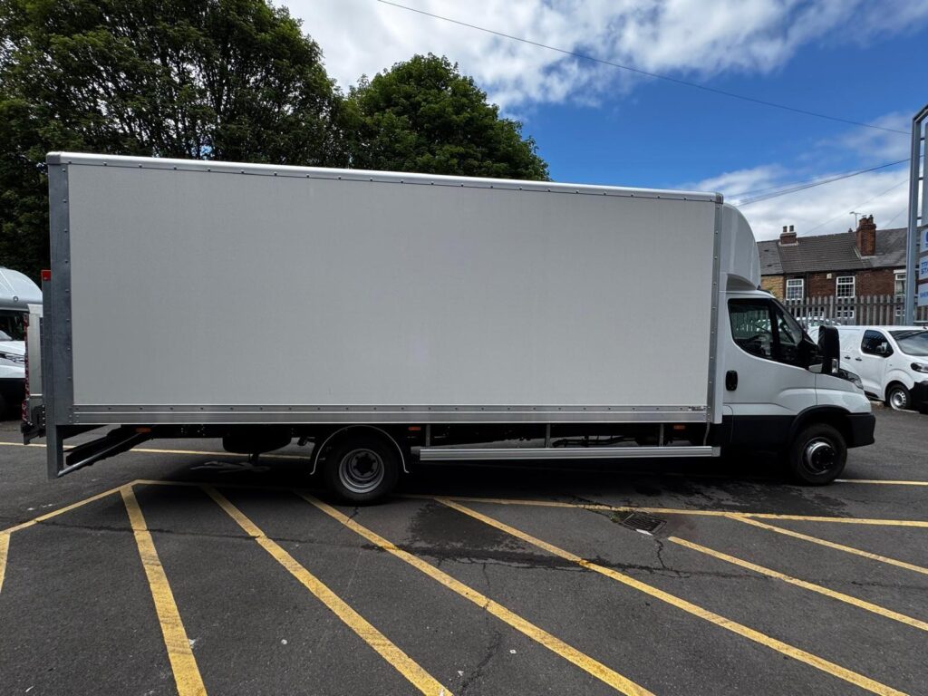 Iveco Daily 72C18 Box Tail Lift