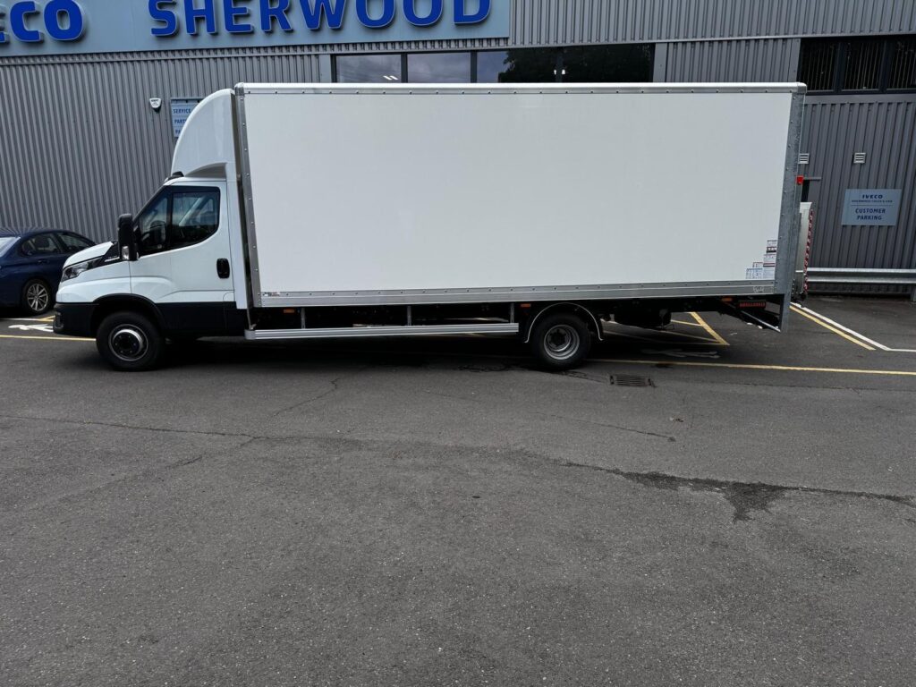 Iveco Daily 72C18 Box Tail Lift