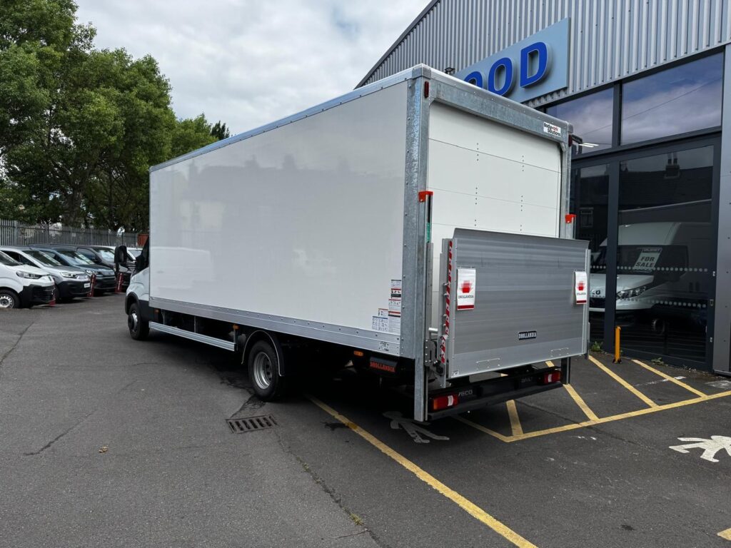 Iveco Daily 72C18 Box Tail Lift