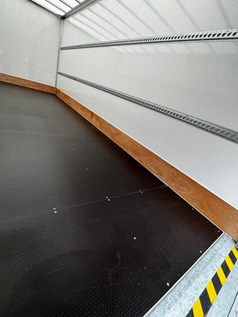 Iveco Daily 72C18 Box Tail Lift