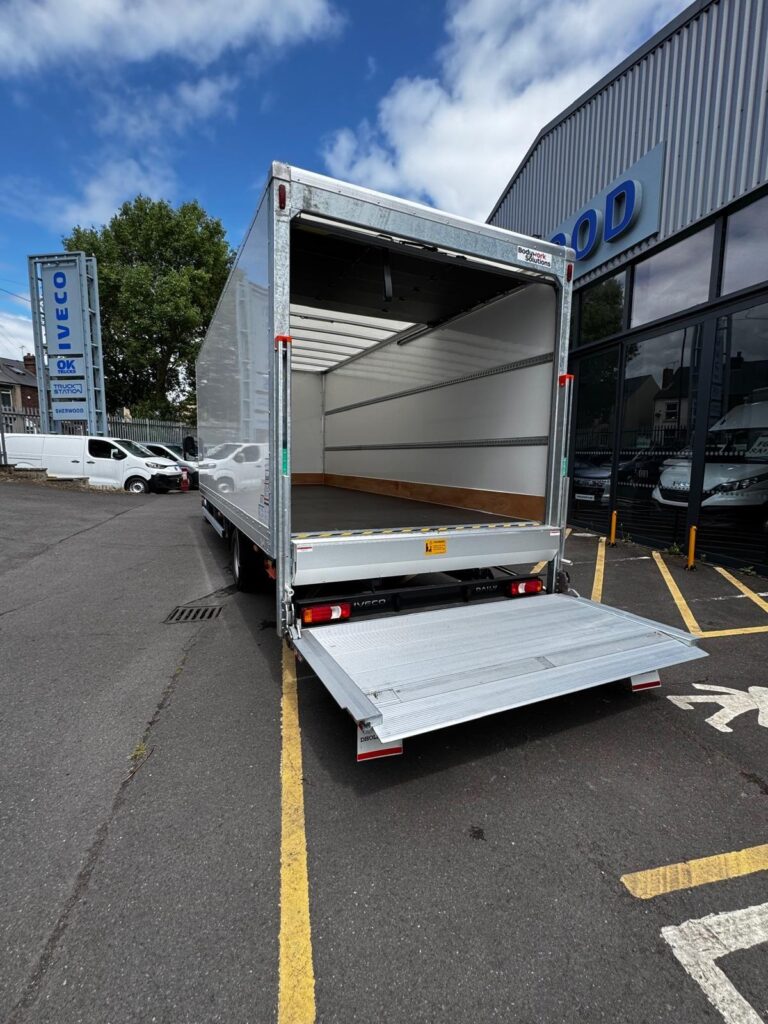 Iveco Daily 72C18 Box Tail Lift