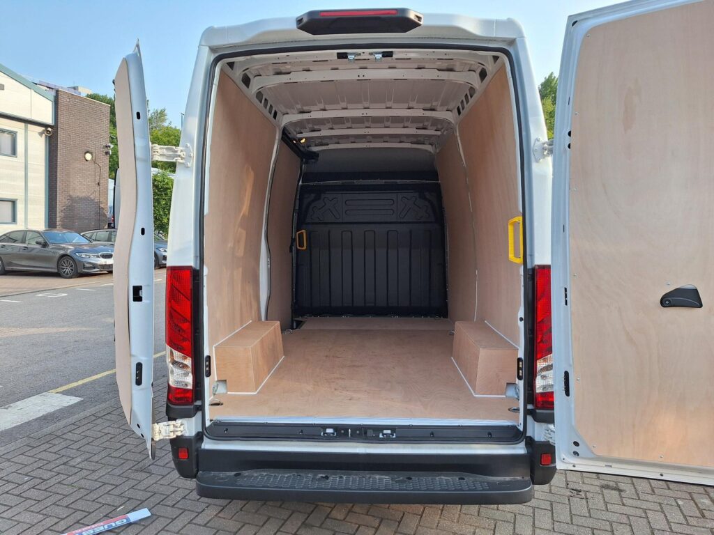 Iveco Daily MY22 35S14V 10cum Van