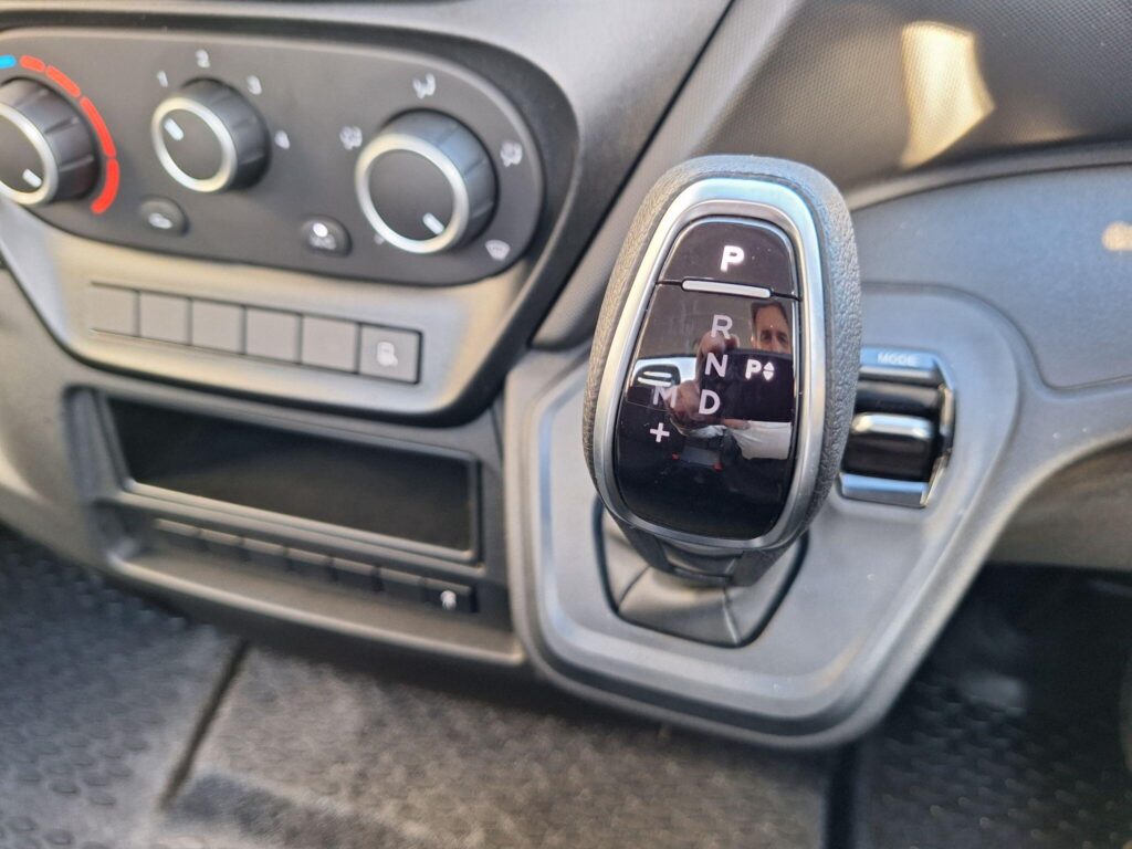 Iveco Daily 3.0D HPI 16V 35C 4100 HiMatic LWB Euro 6 2dr (DRW)