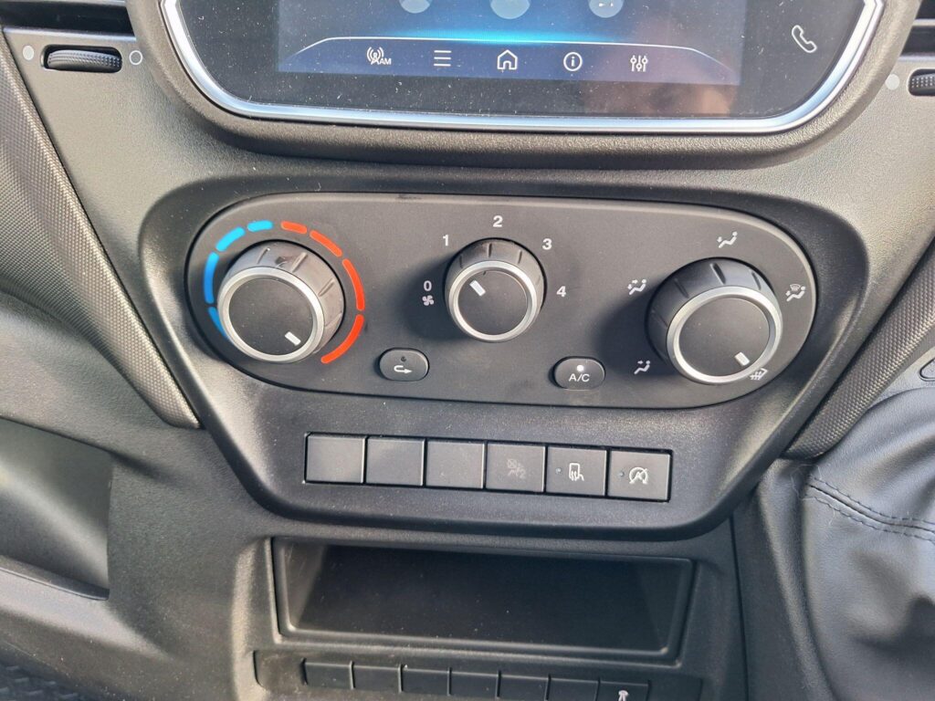 Iveco Daily 2.3D HPI 14V 35C 4100 LWB Euro 6 (s/s) 2dr (DRW)