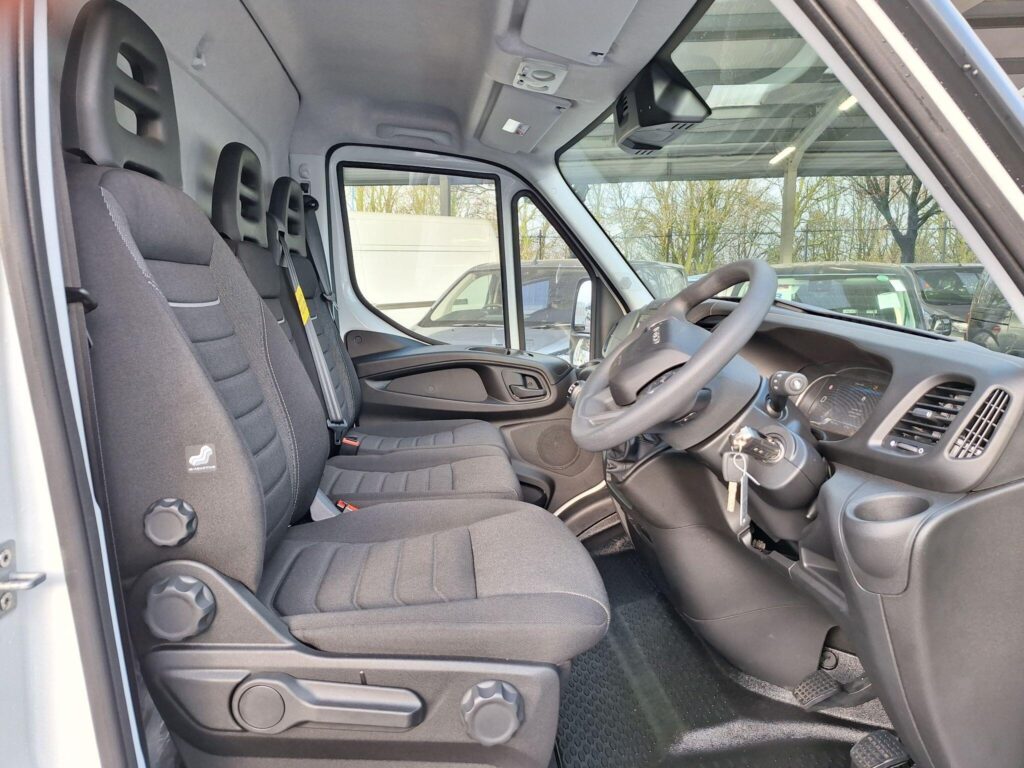 Iveco Daily 2.3D HPI 14V 35C 4100 LWB Euro 6 (s/s) 2dr (DRW)