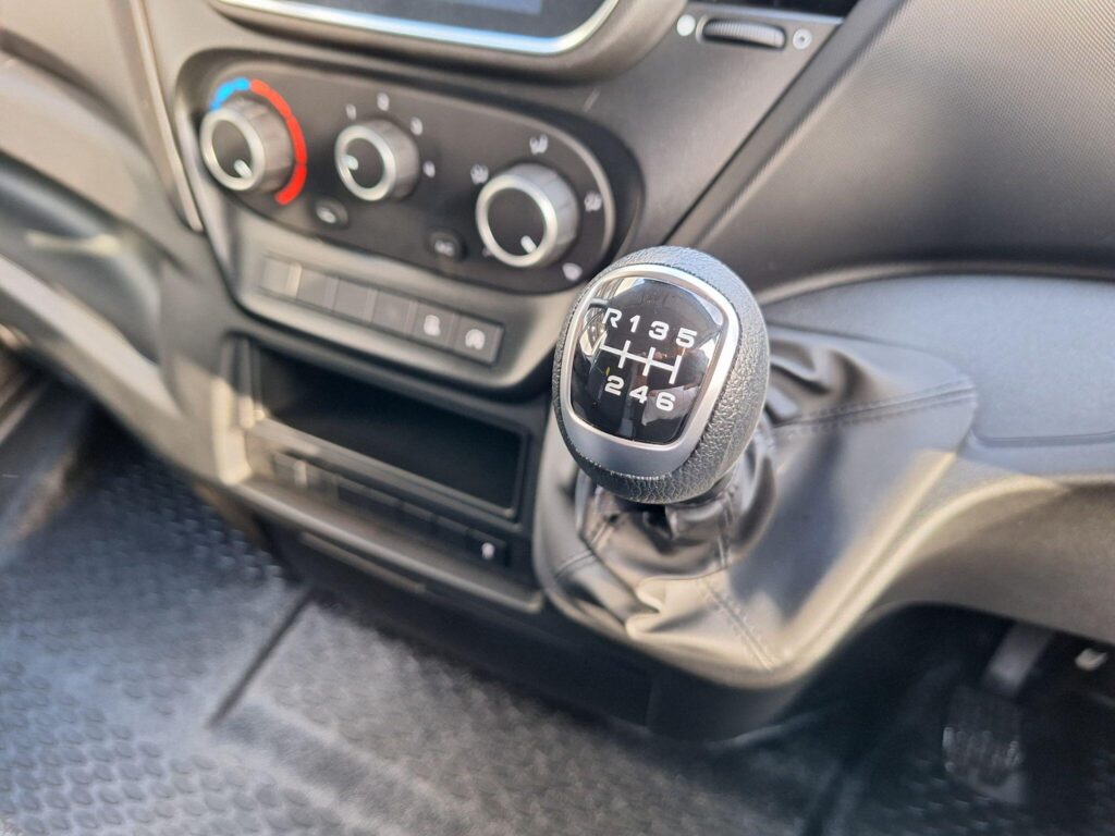 Iveco Daily 2.3D HPI 14V 35C 4100 LWB Euro 6 (s/s) 2dr (DRW)