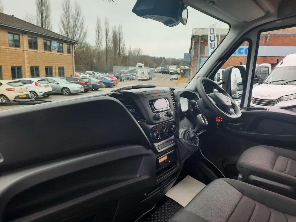 Iveco Daily 72C18H Curtain-Sider & Tail-Lift