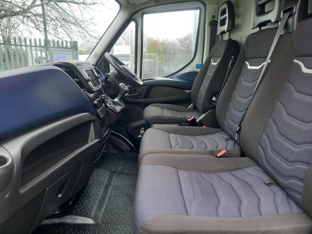 Iveco Daily 3.0D HPI 18V 35C 3520L HiMatic MWB H2 Euro 6 5dr (DRW)