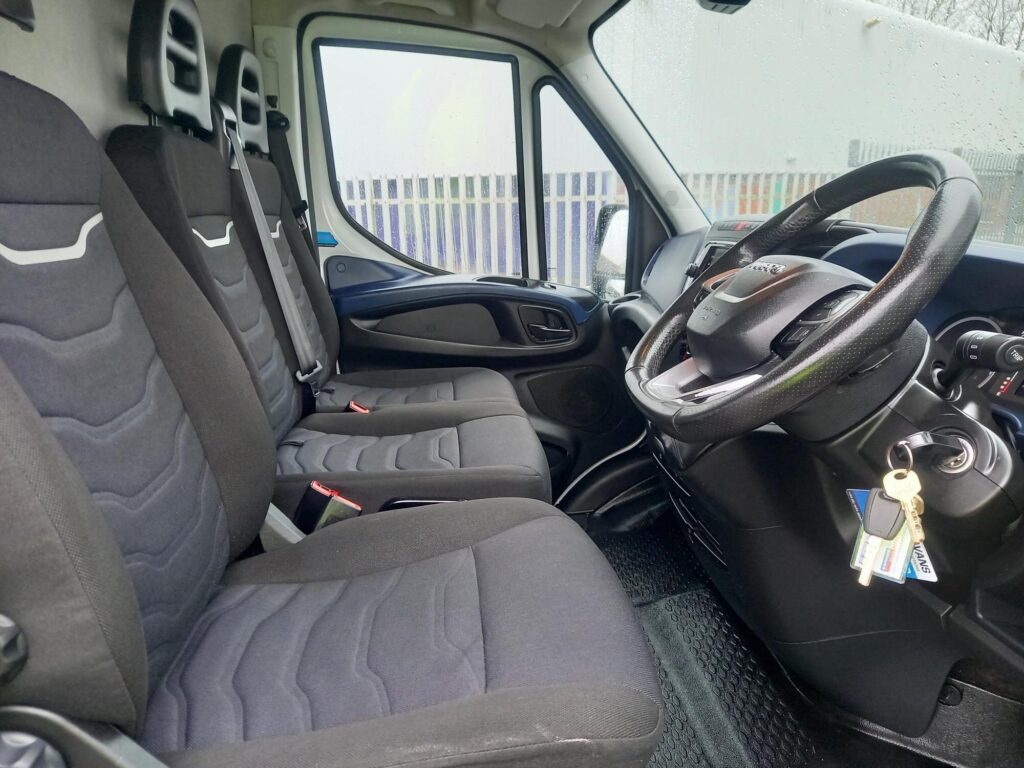 Iveco Daily 3.0D HPI 18V 35C 3520L HiMatic MWB H2 Euro 6 5dr (DRW)