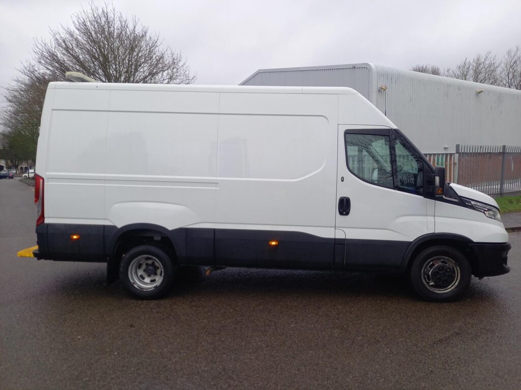 Iveco Daily 3.0D HPI 18V 35C 3520L HiMatic MWB H2 Euro 6 5dr (DRW)
